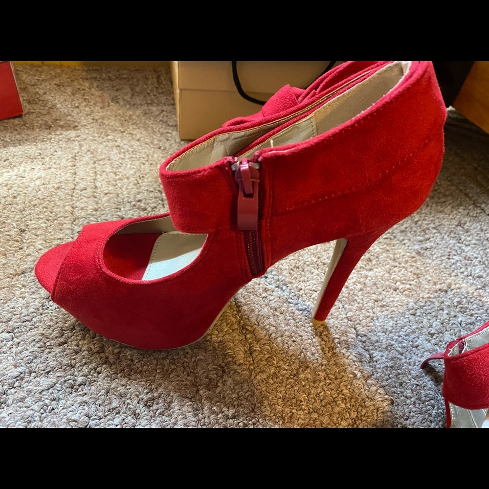 Heels - Picture 4 of 4